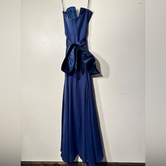 COPY - VERA WANG 'White' Bridesmaid Prom V-Wire Crepe Mermaid Dress midnightblu… - Picture 10 of 17